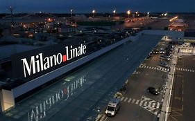 Linate Airport Elegant Suite,Tram 1 Minute Away